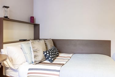 1 bed studio, Hawley Crescent, Camden, London, NW18NP - Image 1